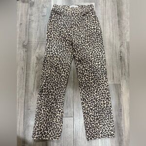 Like new Abercrombie & Fitch 90’s Relaxed Leopard Jean
